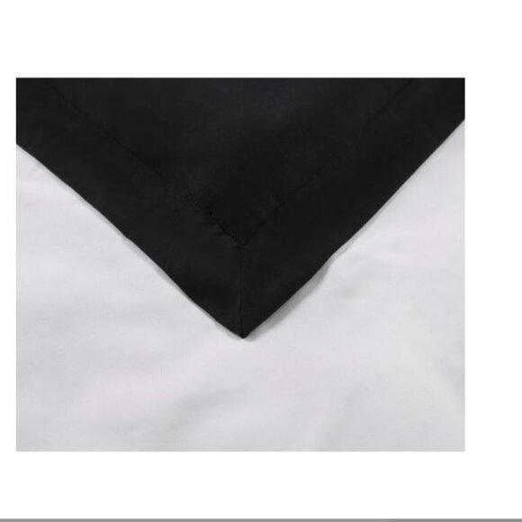 Truly Soft 7-Piece White and Black King Duvet Cover Set - Picture 2 of 3